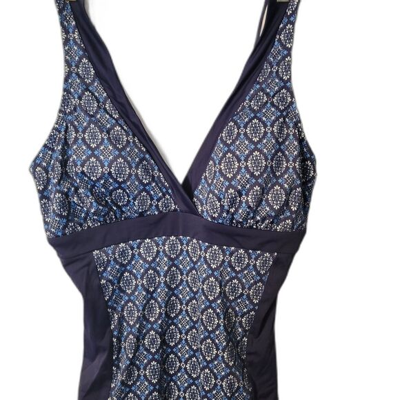 L. L. Bean Women's Plus Size One-Piece UPF 50+ Navy/Floral Swimsuit 14 Long - Picture 4 of 4